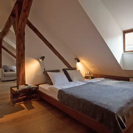 Apartment Royal Vlasska *